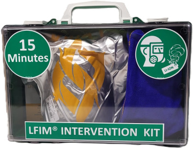 Wandgemonteerde LFIM Intervention Kit met masker en handschoenen